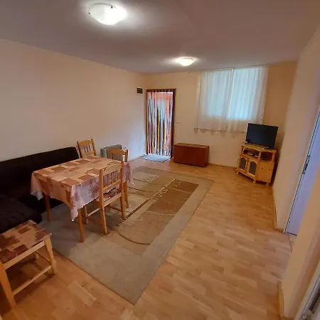 Вили Ловен Рай Holiday home